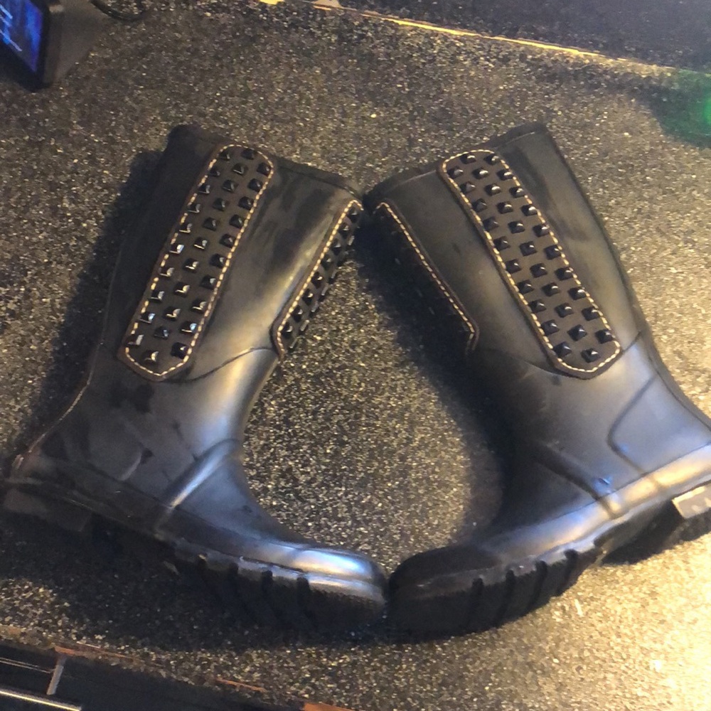 BCBGMAXAZRIA Black Studded Grommet Rainboots - Picture 2 of 13